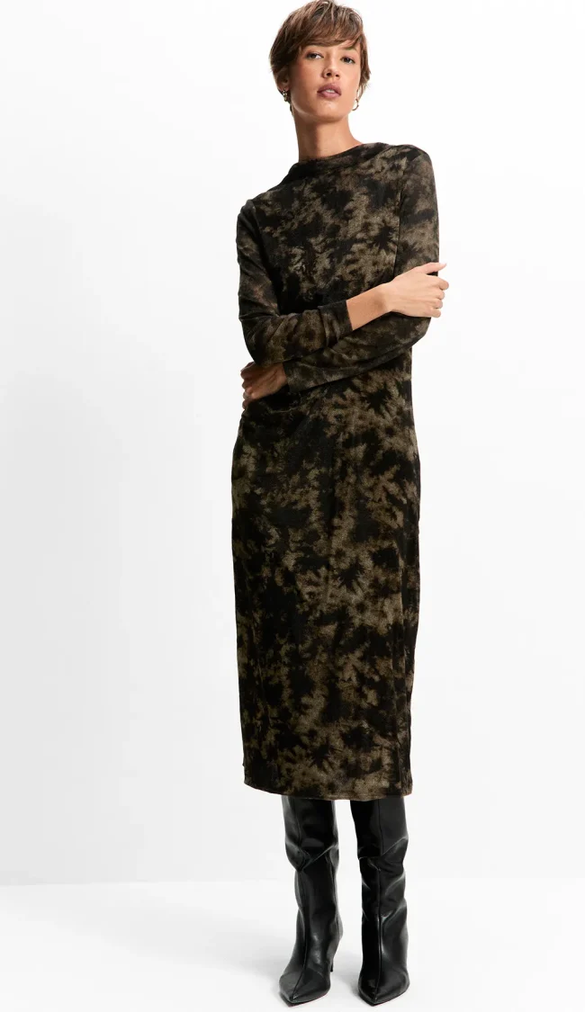 15340131840-vestido-estampado-veludo-03.webp