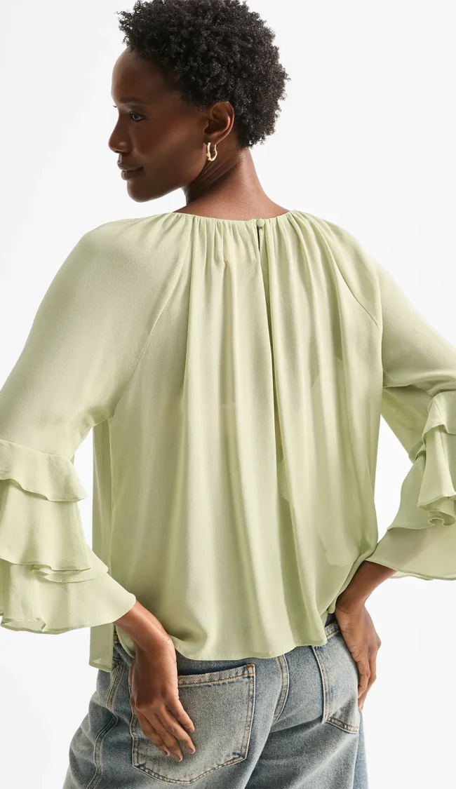 15622023765-15377408005-012520149019-0745-070-blusa-ampla-babados.webp