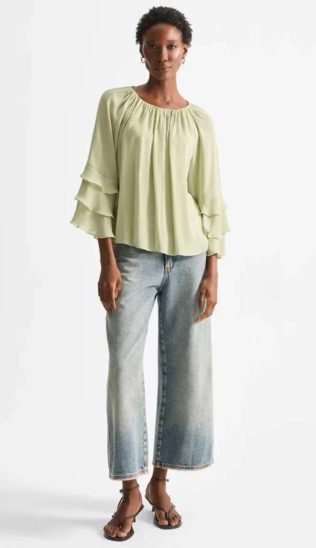 15622023775-15377408067-012520149019-0745-030-blusa-ampla-babados-2.webp